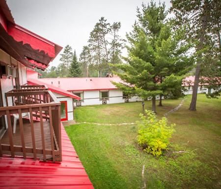 Northern Pine Inn Хейуърд Екстериор снимка