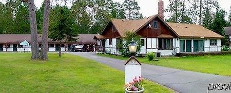 Northern Pine Inn Хейуърд Екстериор снимка