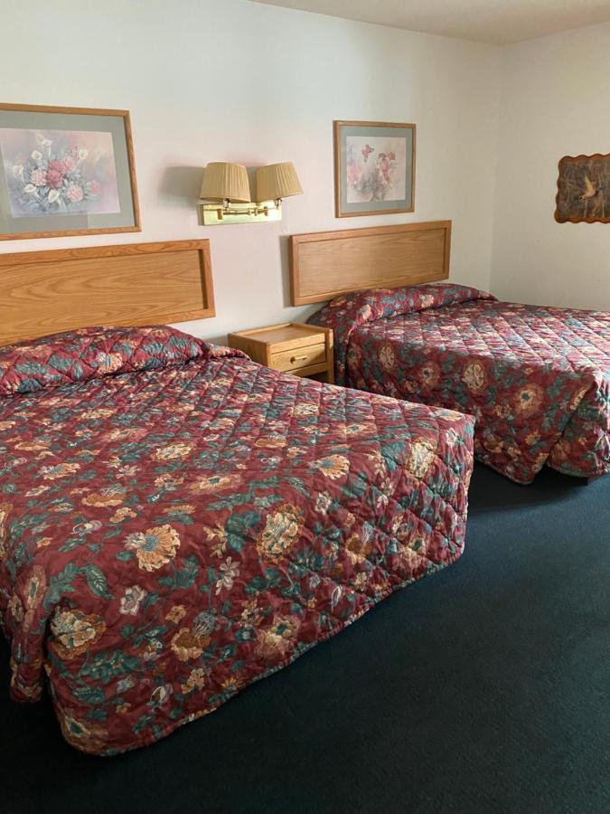 Northern Pine Inn Хейуърд Екстериор снимка