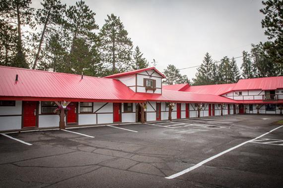 Northern Pine Inn Хейуърд Екстериор снимка
