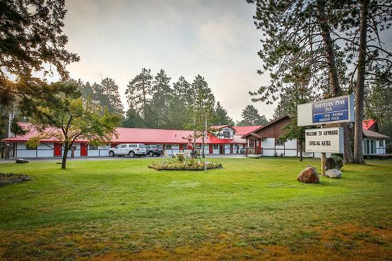 Northern Pine Inn Хейуърд Екстериор снимка