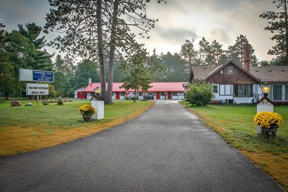 Northern Pine Inn Хейуърд Екстериор снимка
