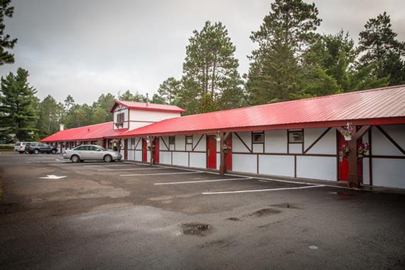 Northern Pine Inn Хейуърд Екстериор снимка